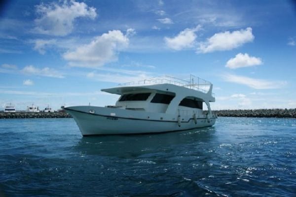 Finolhu Safari Boat (Aliff, Las Maldivas)
