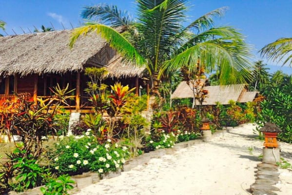 Ulau Manua Resort (Mentawai, Indonesia)